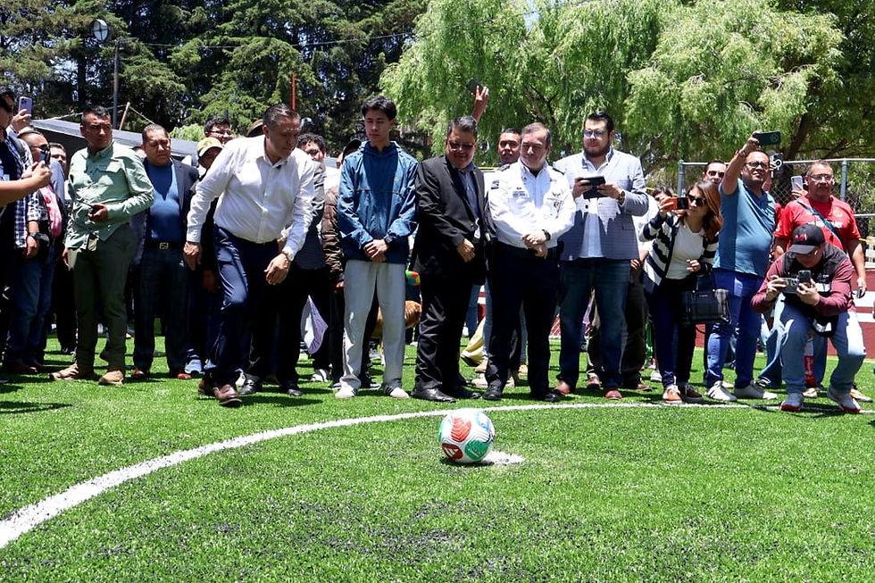 Ricardo Moreno entrega cancha de futbol rápido en Parque Ecológico El Seminario