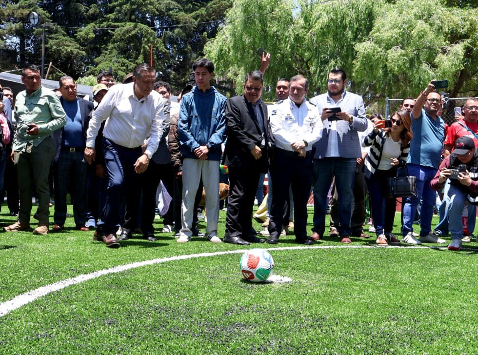 Ricardo Moreno entrega cancha de futbol rápido en Parque Ecológico El Seminario