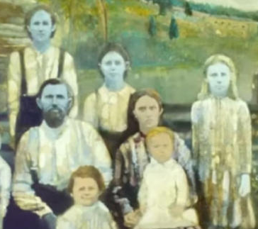 El misterio de la piel azul: familia practicó tanto el incesto que su piel se volvió de ese color