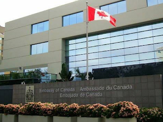 Embajada de Canadá lanza vacante con sueldo de 940 mil pesos al año