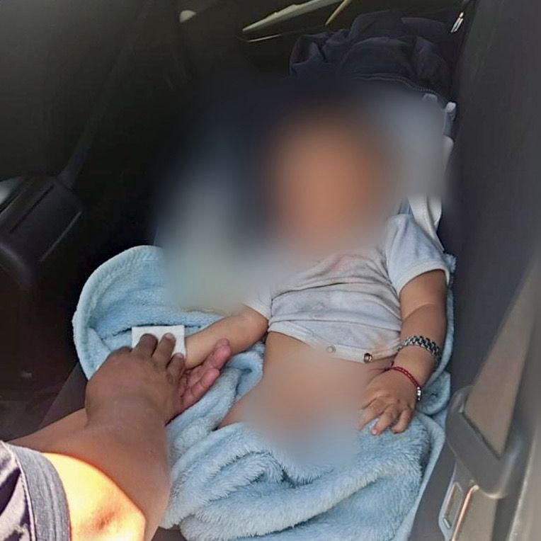 Policía de Ecatepec resguarda a menor abandonado en taxi de aplicación