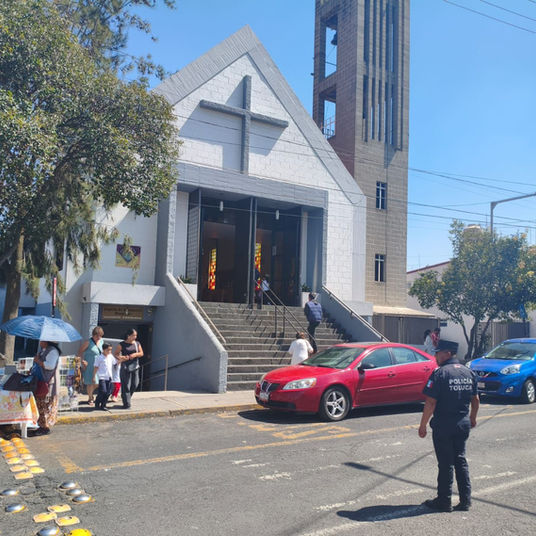 Policía de Toluca refuerza seguridad en parroquias ante alta afluencia de fieles en Miércoles de Ceniza