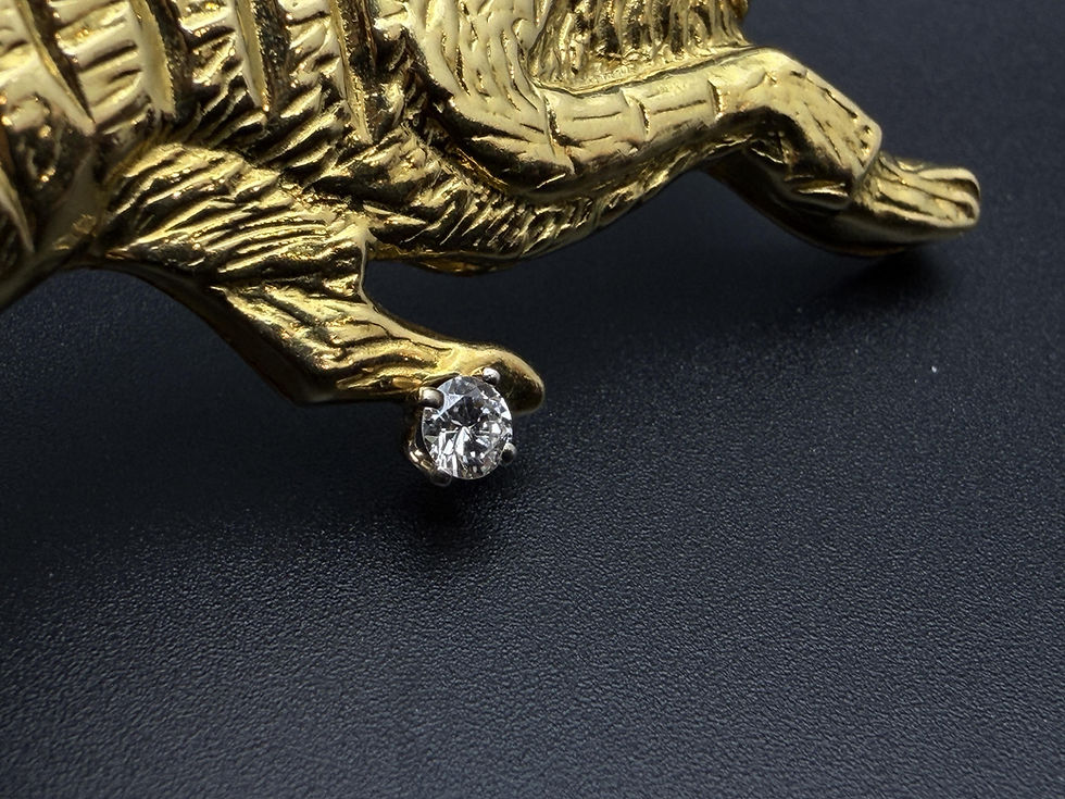 Thumbnail: 18K Yellow Gold Diamond Emerald Tiger Brooch