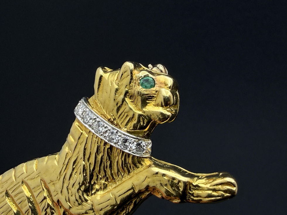 Thumbnail: 18K Yellow Gold Diamond Emerald Tiger Brooch
