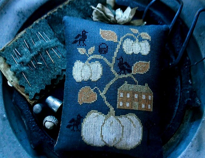 HOUSE ON PUMPKIN HILL PINKEEP by Stacy Nash Primitives