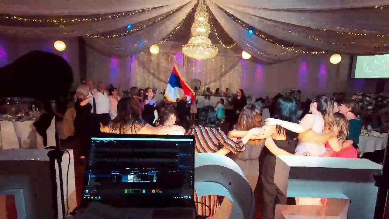 Snapshot of last night's wedding,
English, Greek, Serbian, Pontian music
What a mix! #djstelio