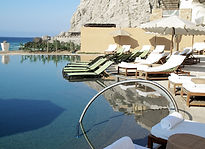 Vista luxuosa da piscina