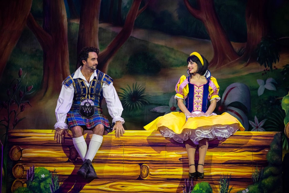 Christopher Jordan Marshall and Blythe Jandoo in Snow White, Glasgow King's Theatre panto 2023. Photo credit: Richard Campbell
