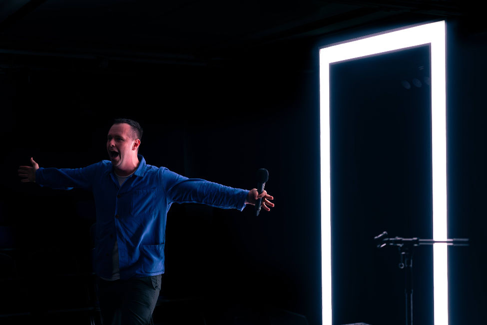 Robbie Gordon in Wonder Fools Òran. Photo credit: Ruari Barber-Fleming