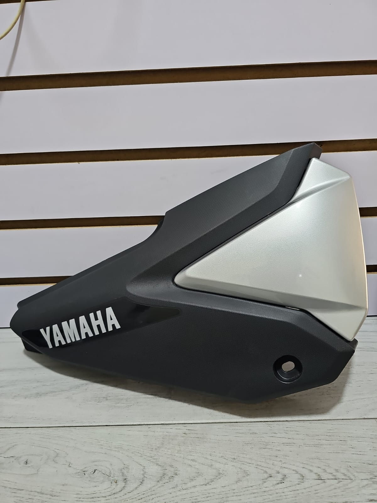 Tapa lateral izquierda Yamaha (cover side 2)