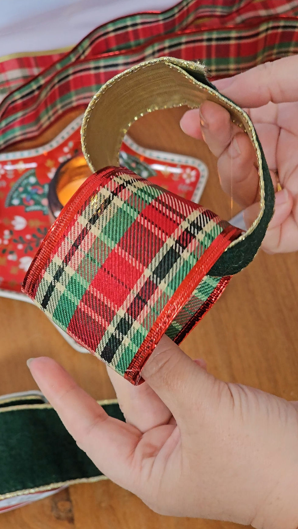 Christmas ribbon chain. Homemade Christmas decorations.