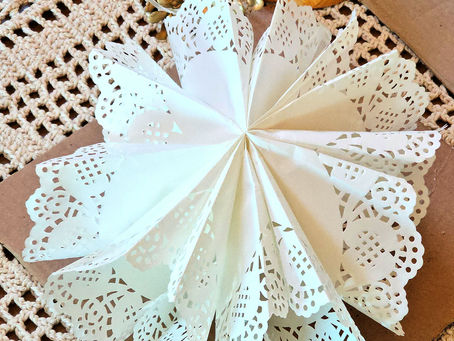 DIY Hanging Pocket Doily Christmas Stars