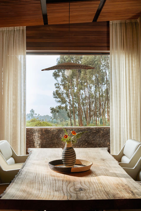 OO_GorillasNest_Accomodation_Silverback_Suite_Dining_Table_5281_MASTER