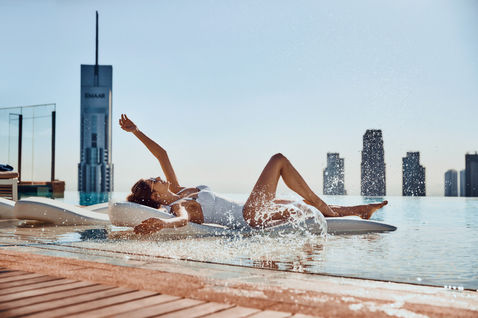 AD_Brand_Sky_View_Sky_Deck_WaterLounger_517_MASTER