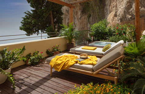 39-Anantara_Convento_di_Amalfi_Grand_Hotel_Suite_DellEremita_Terrace_and_Jacuzzi_Sunloungers_Jacuzzi_0351 V2