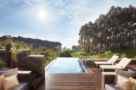 OO_GorillasNest_Accomodation_Silverback_Suite_Pool_View_5722_MASTER