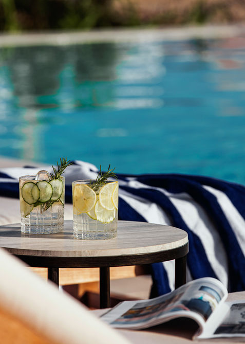 37-OO_PM_Pool_Cluster_Pool_Drinks_Detail_P_0712_MASTER