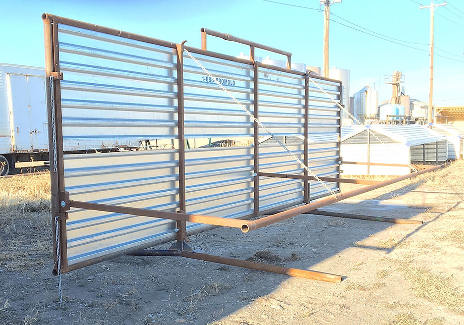Promold Windbreak with Cattle Bar