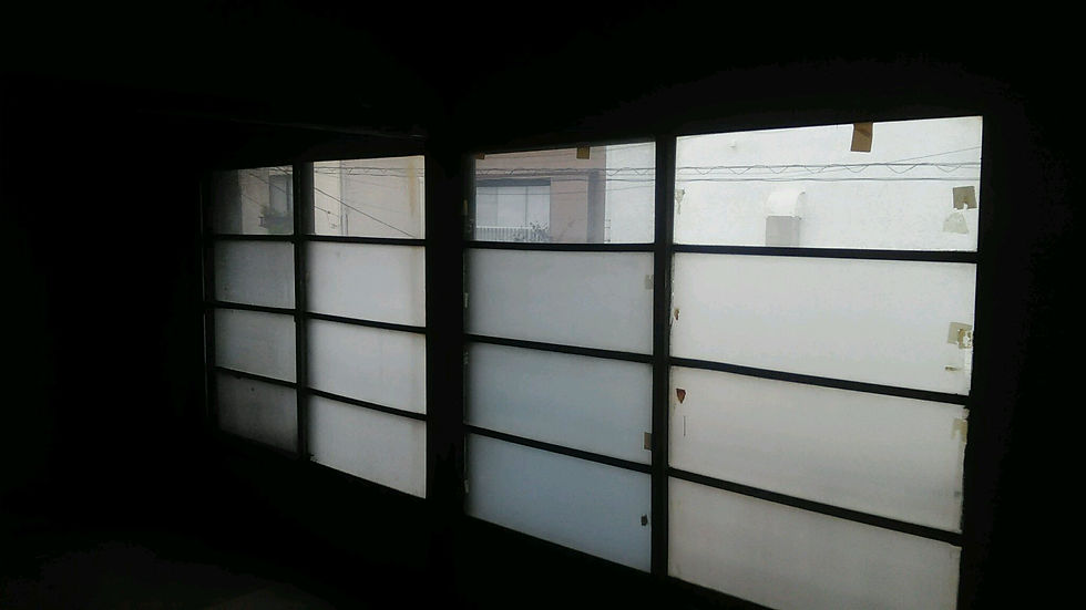古い木製建具は味があります。