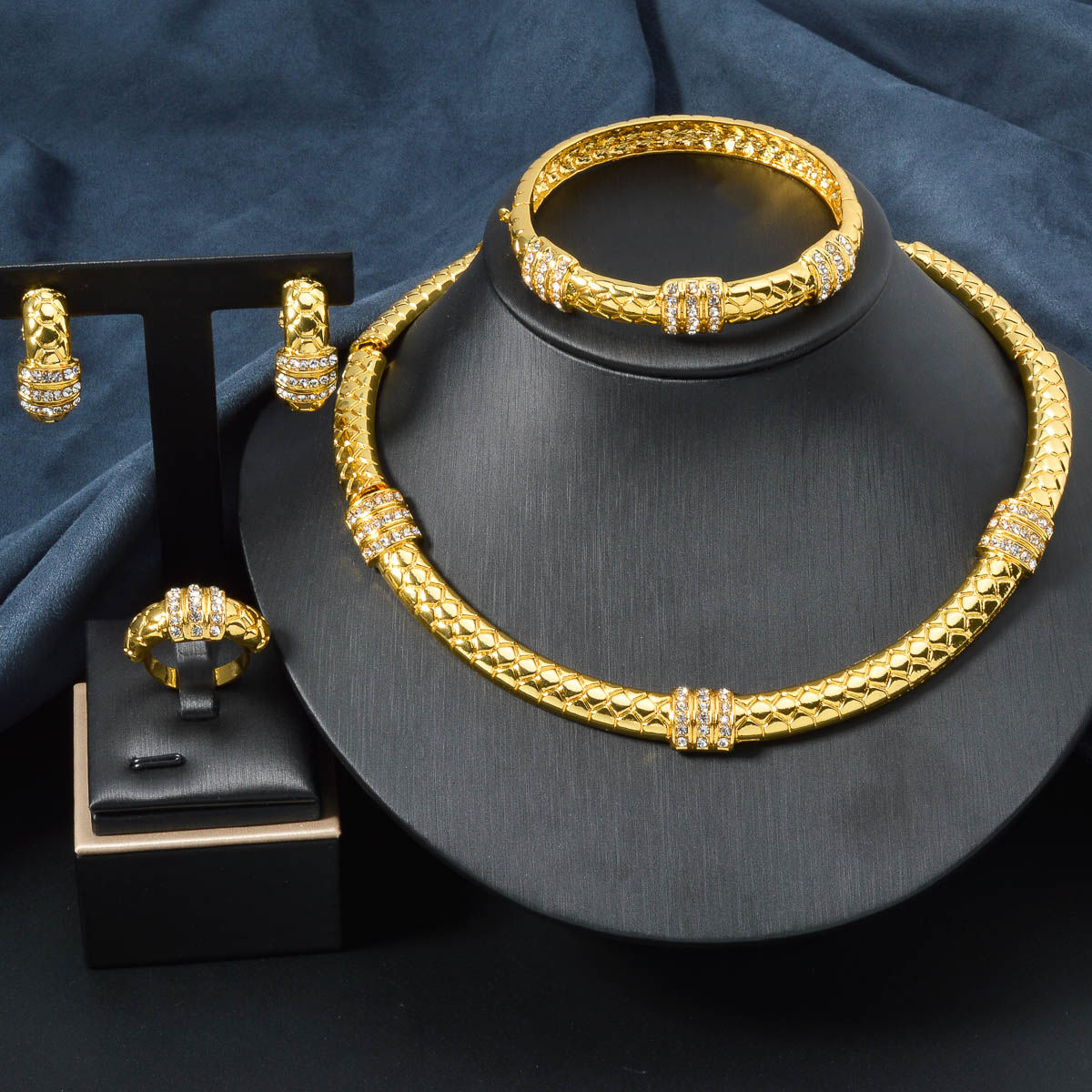 Luxury 18k Gold-Plated Women's Jewelry 4-Piece Round Necklace Bracelet Earrings 