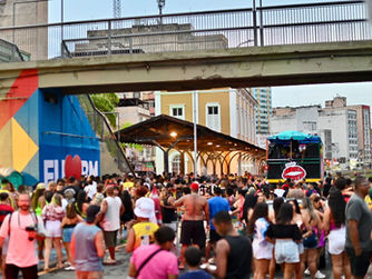PRÉ-CARNAVAL EM BARRA MANSA AGITA RUAS DO CENTRO