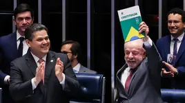 CONGRESSO PROMULGA FIM DA ESCALA 6X1 E JORNADA MÁXIMA CAI PARA 40 HORAS SEMANAIS, SEM REDUÇÃO DE SALÁRIO
