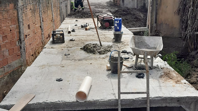 PREFEITO NETO ACOMPANHA AVANÇO DAS OBRAS DE CANALIZAÇÃO DO CÓRREGO AÇUDE NO RETIRO