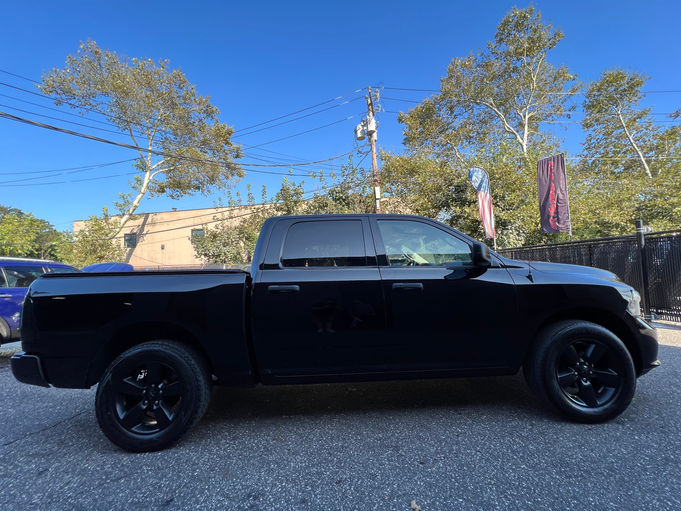 2014 Dodge Ram 1500 4WD Black Edition