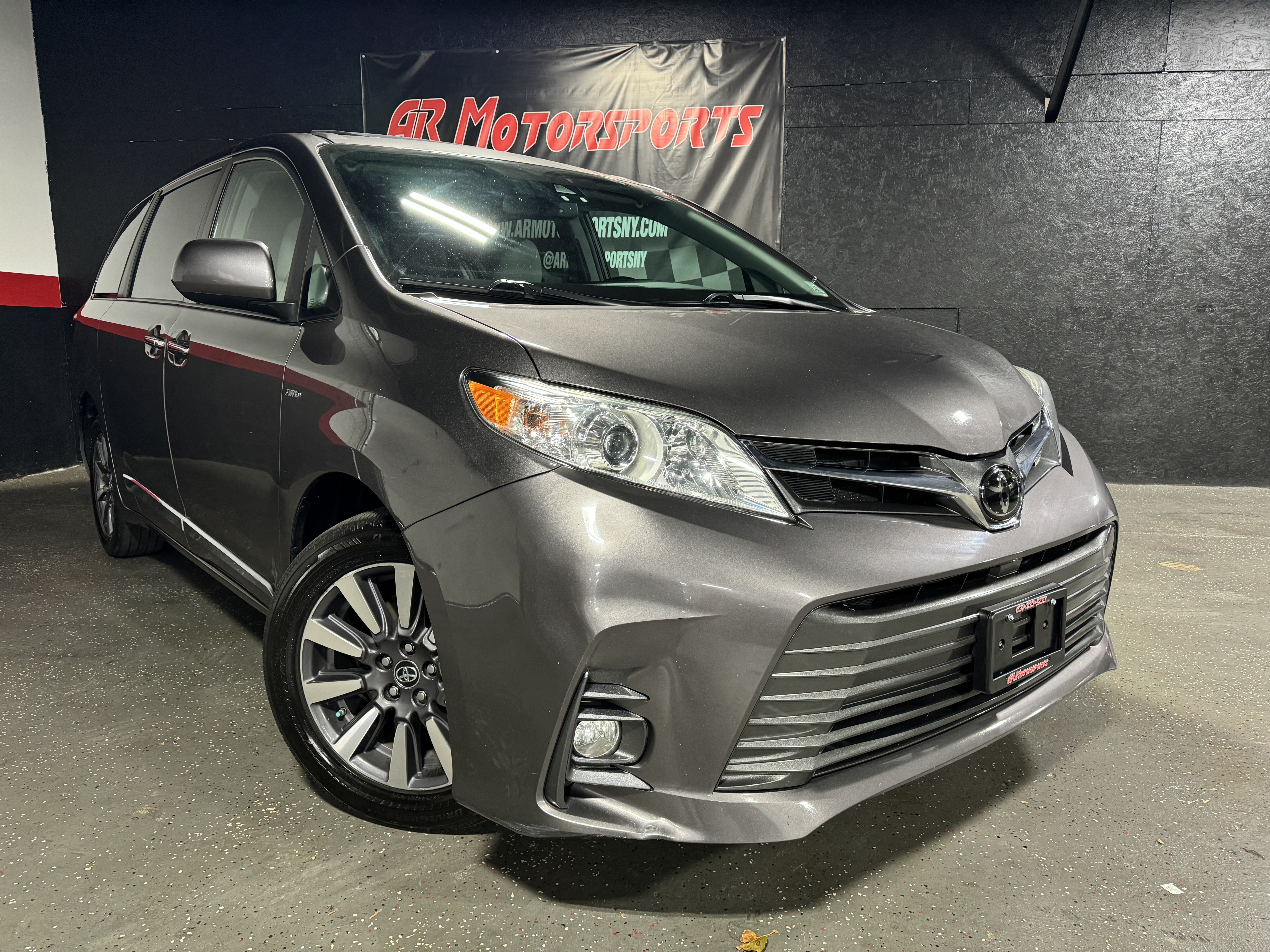 2019 Toyota Sienna XLE - Photo 6