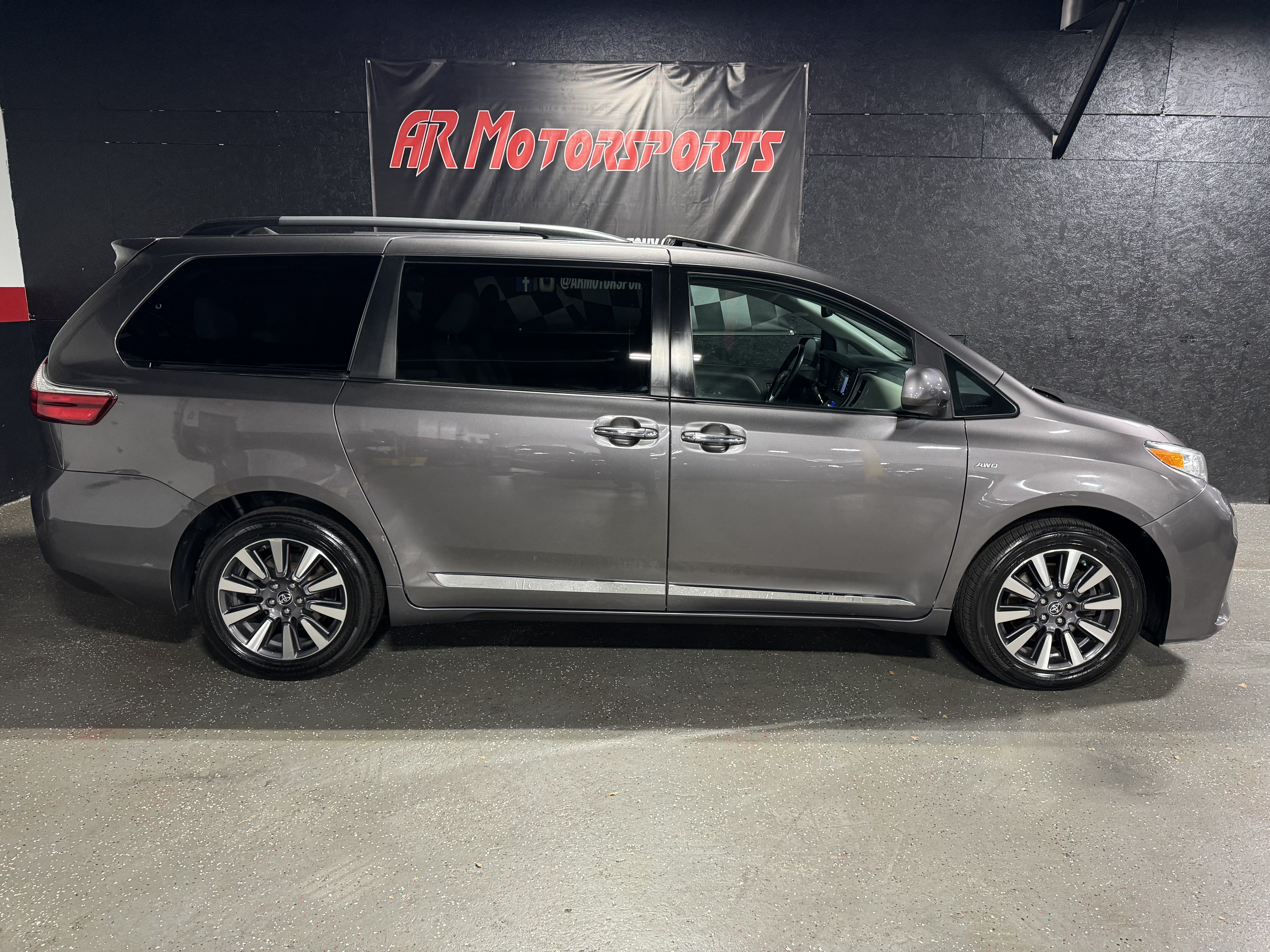 2019 Toyota Sienna XLE - Photo 5