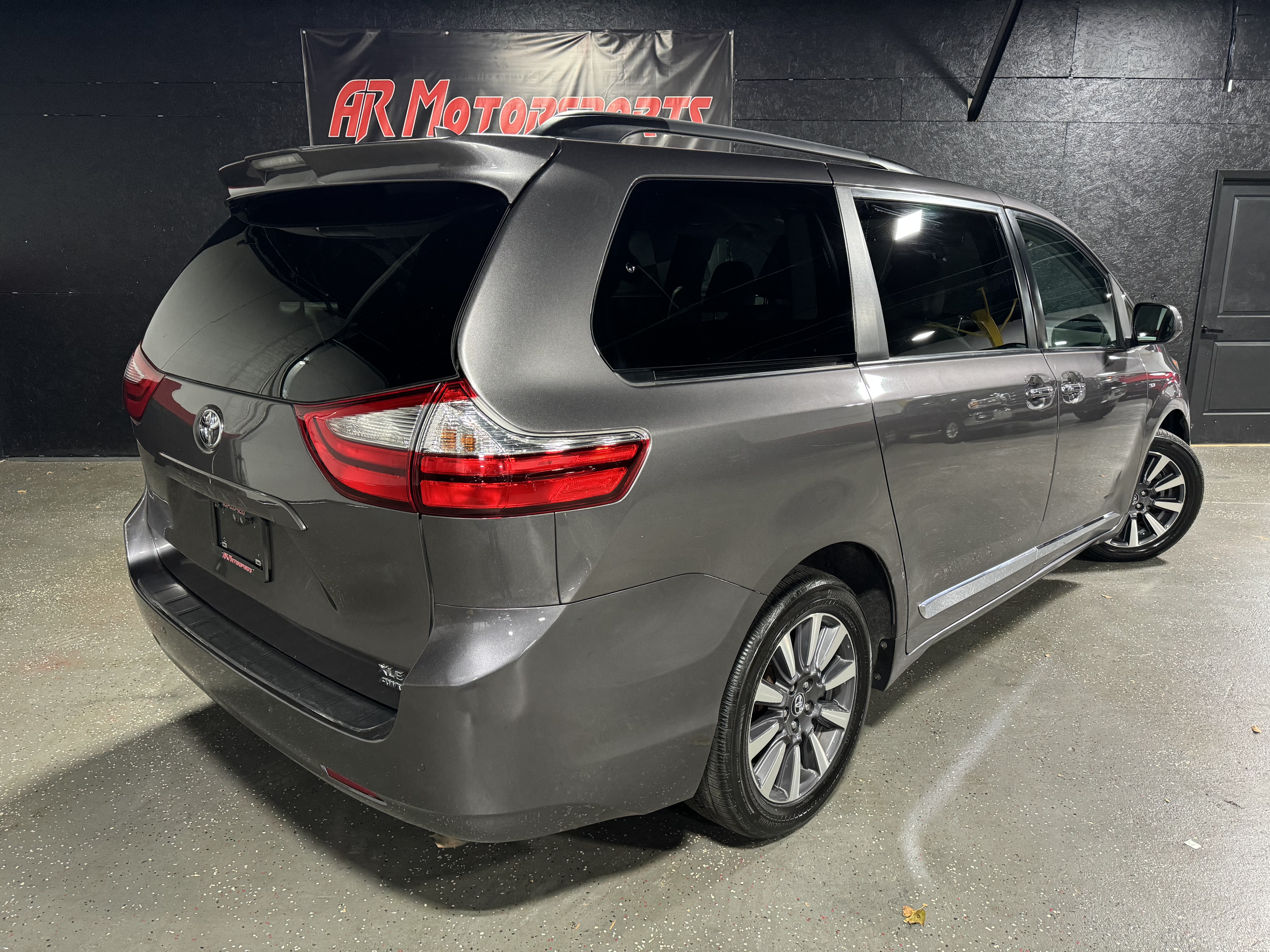 2019 Toyota Sienna XLE - Photo 4