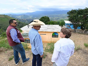 Gobernadora recorrió el Mamey de San Lucas.