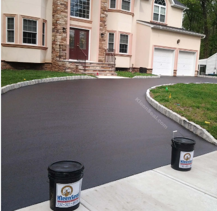 Hartford, WI Driveway Sealing
