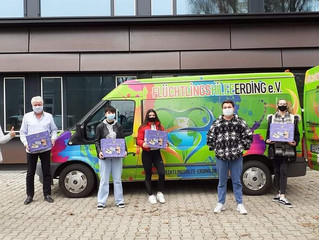 60 Kartons von der Mittelschule Erding!