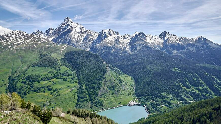 1024px-Lago_di_Pontechianale-870x490.jpg