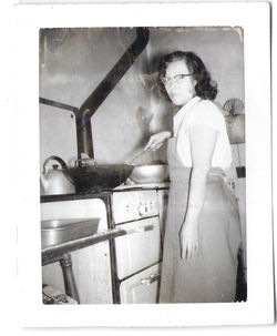 001-27Mom Hung cooking