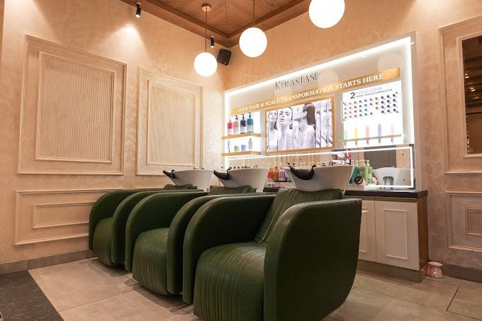 Thumbnail: Looks Salon