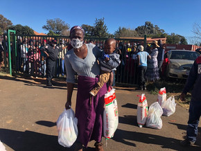 Kwasa 210118 food parcels2.jpeg
