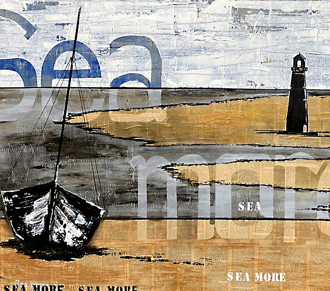 Leuchtturm in Küstenlandschaft mit Boot im Vordergrund