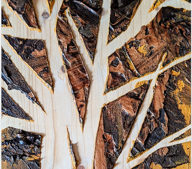 Holzgemälde. Naturfarbene Strukturen auf Holz