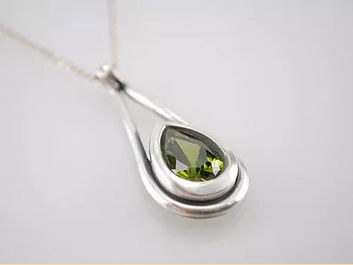 Lis-el Crowley Stonesetting pendant.png