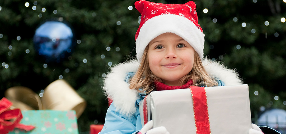 Menina com Presente de Natal