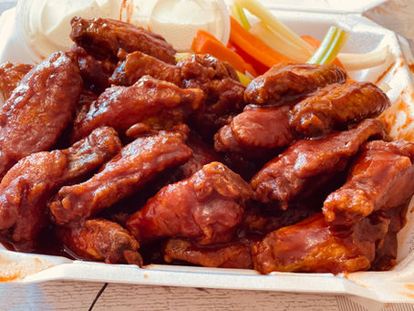 Saturday Football Plans in Peoria, AZ: Wings, Pizza, and Zero Stress