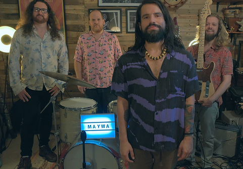 maywa foto banda ok.png