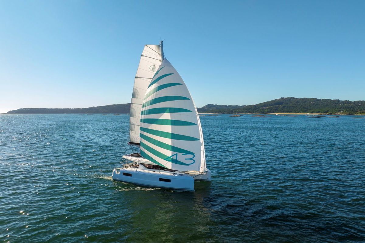 LAGOON 43
