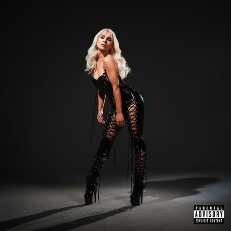 REVIEW: Royale Lynn - BLACK MAGIC