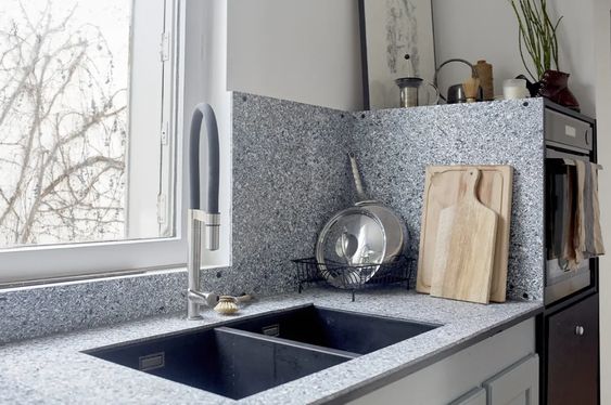 Matériau recyclé pour la cuisine, crédence et plan de travail