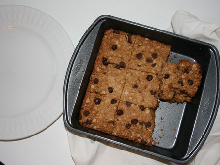 Healthy Oatmeal Chocolate Chip Cookie Bars
