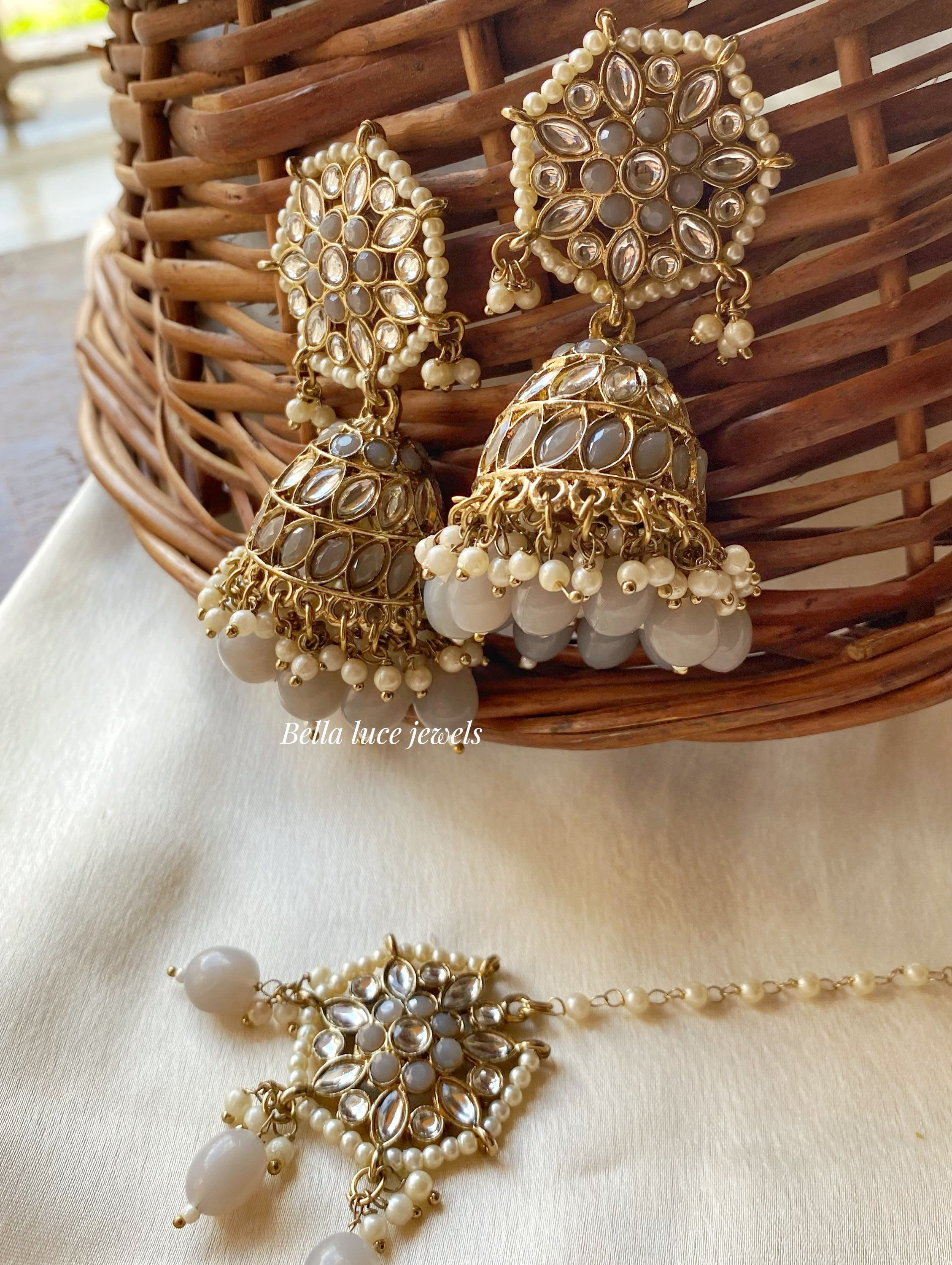 Heer Kundan Jhumka with Maangtikka