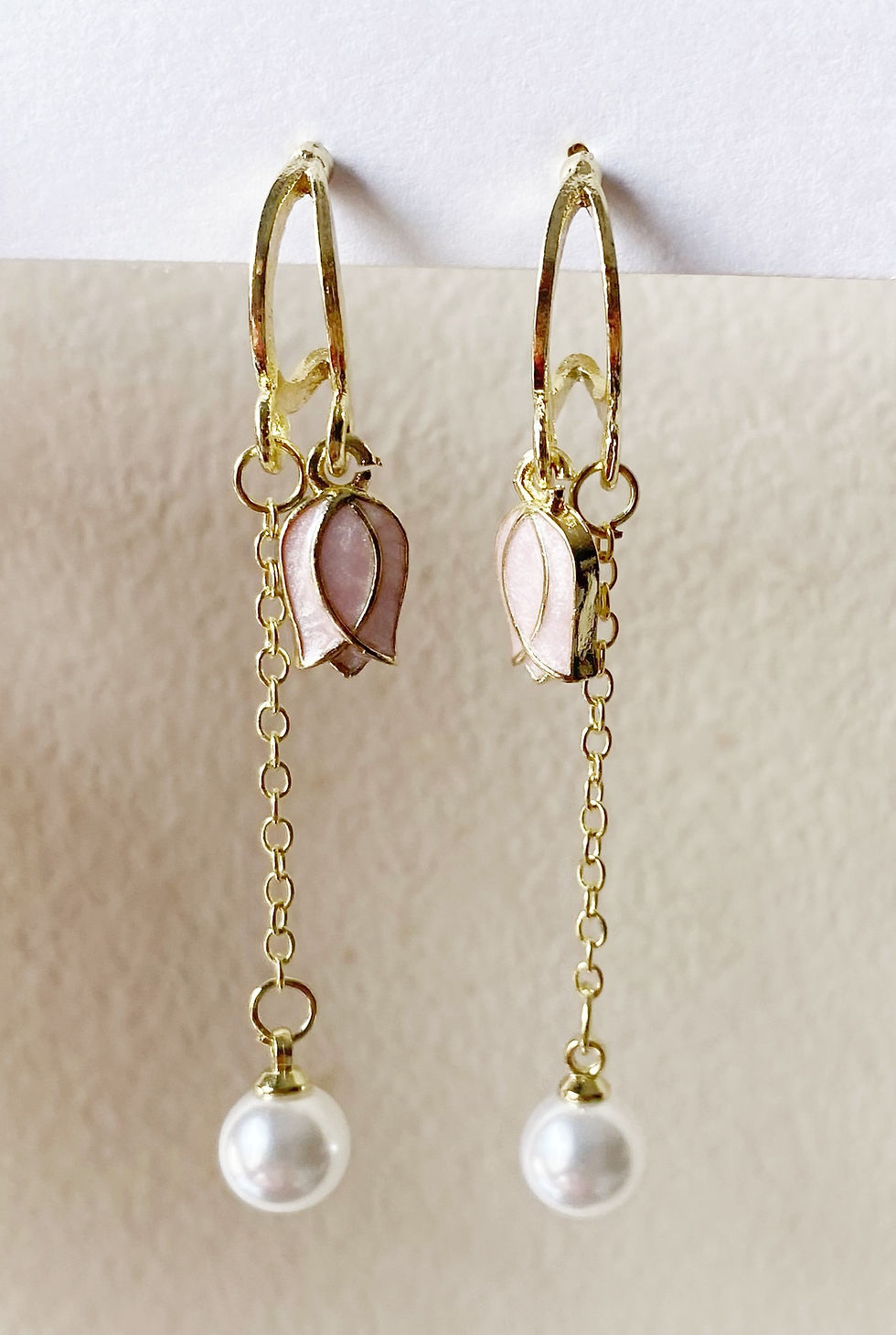 Thumbnail: Tulip pearl hoops